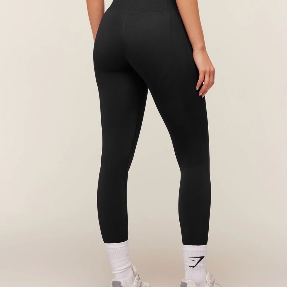 NWoT GYMSHARK Curved Hem Black Compression Legging Size S - Picture 2 of 4
